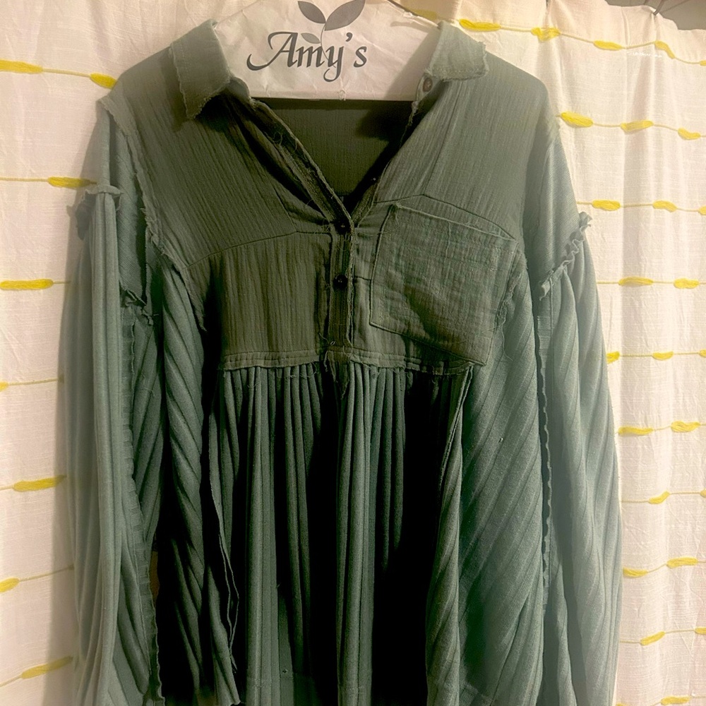 Never worn gimmick brand top.